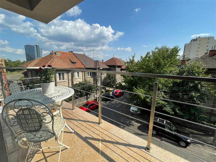 Apartament cu 5 camere decomandat în Floreasca