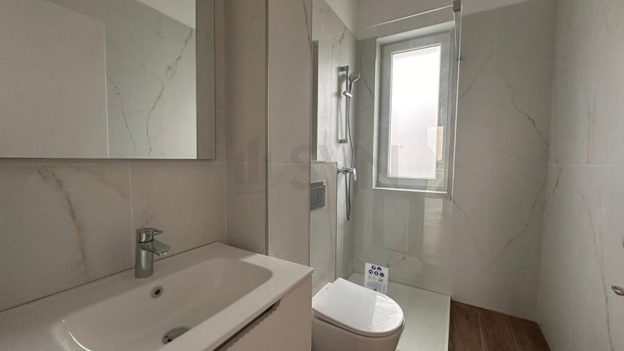 Apartament cu 3 camere semidecomandat în Pipera