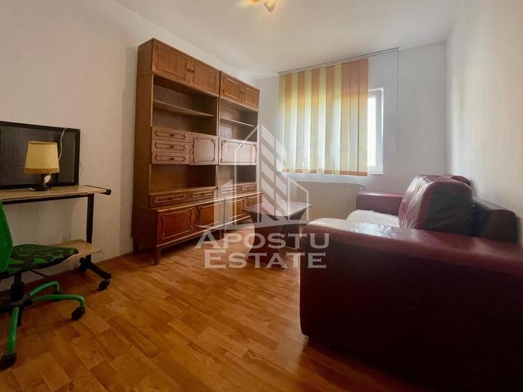 Apartament cu 3 camere decomandat, mobilat în Central