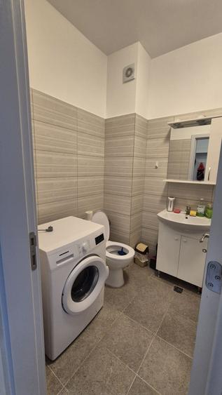 Garsonieră decomandată în Roșu