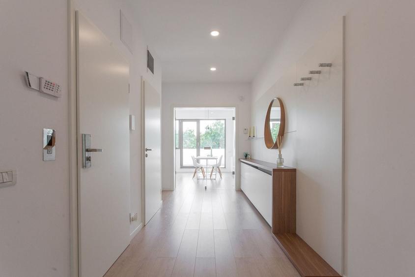 Apartament cu 3 camere decomandat, mobilat în P-ța Victoriei