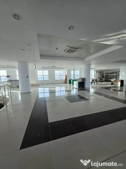 Spațiu comercial, de 3,500 mp, în Unirii