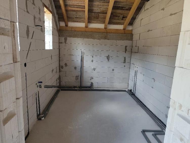 Casă cu Teren 450 Mp în Șard