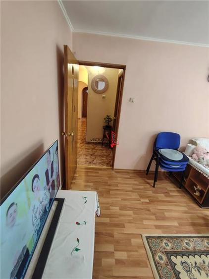 Apartament cu 3 camere decomandat în Colentina