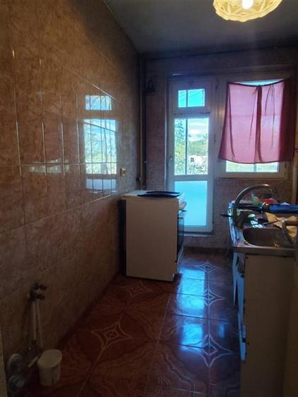 Apartament cu 3 camere semidecomandat în Sud