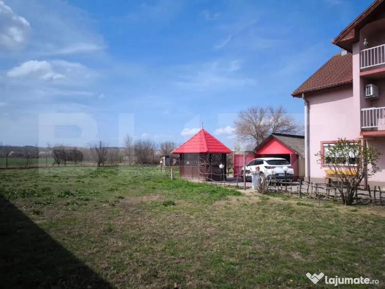 Casă cu 7 camere cu Teren 1430 Mp în Central