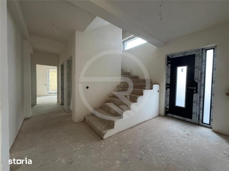 Casă cu 5 camere cu Teren 300 Mp în Central