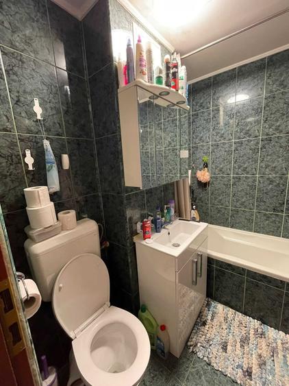 Apartament cu 3 camere decomandat în Alexandriei