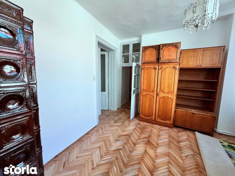 Casă cu 4 camere decomandat cu Canalizare în Gruia