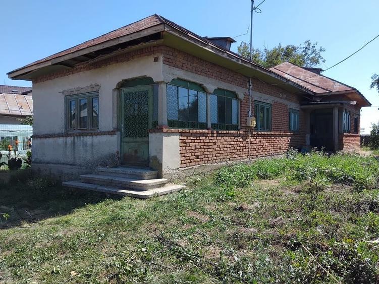 Casă cu 4 camere cu Teren 1000 Mp în Poienarii-Rali