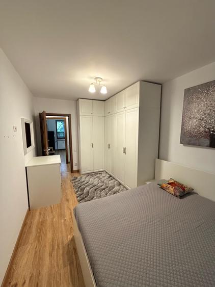 Apartament cu 3 camere semidecomandat în Drumul Taberei
