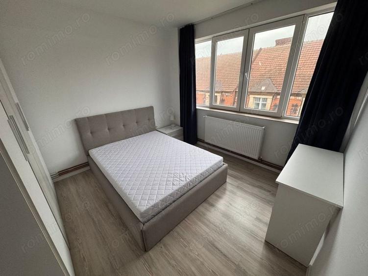 Apartament cu 3 camere semidecomandat în Central