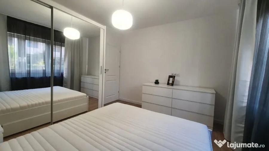Apartament cu 3 camere decomandat în Între Lacuri