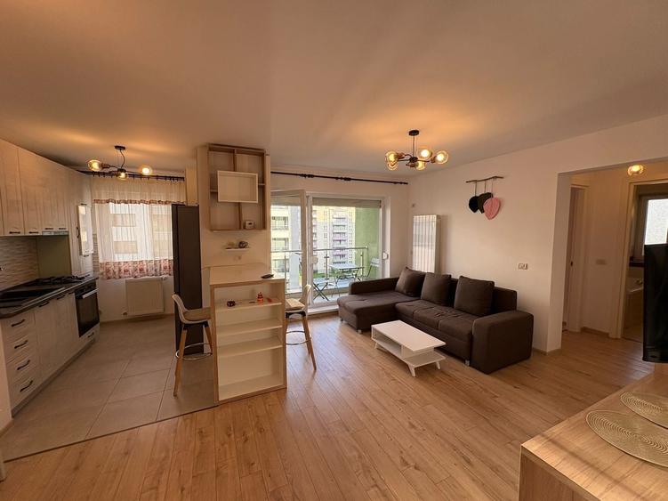 Apartament cu 2 camere decomandat, mobilat în Tractorul