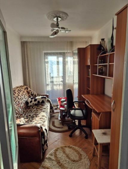 Apartament cu 3 camere decomandat în Păcurari