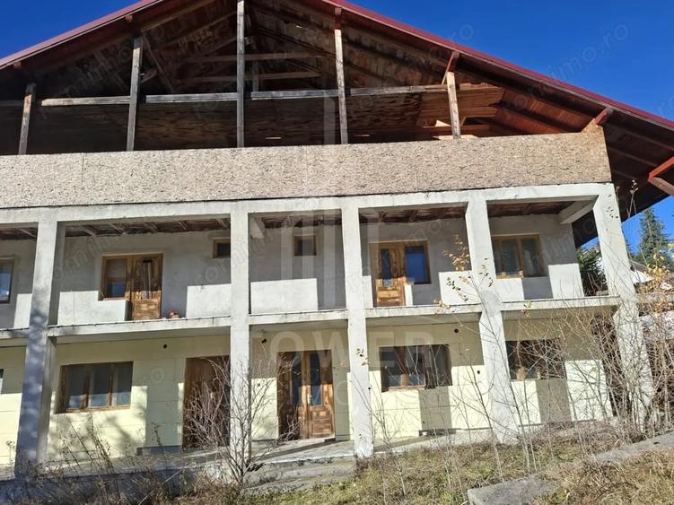Casă cu 7 camere cu Teren 250 Mp în Paltin