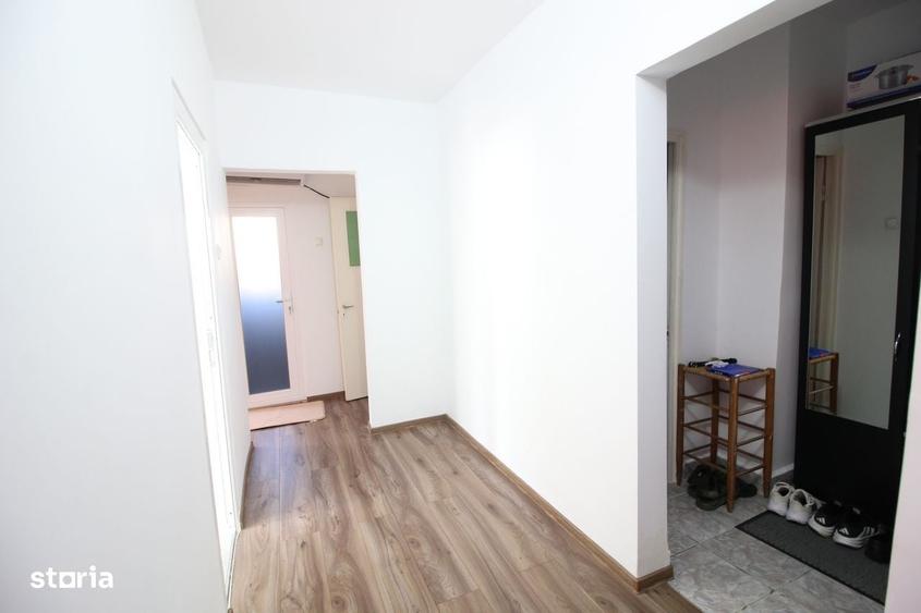 Apartament cu 3 camere decomandat în Port