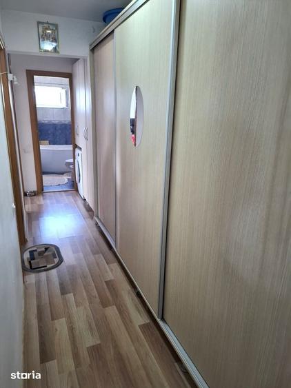 Apartament cu 3 camere semidecomandat în Berca