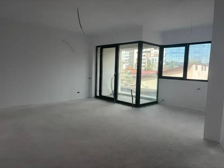 Apartament cu 2 camere decomandat în Decebal