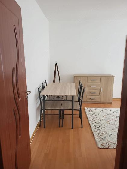 Apartament cu 3 camere semidecomandat în Republicii