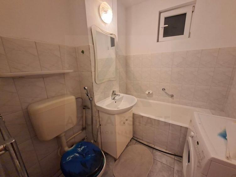 Apartament cu 3 camere decomandat, mobilat în Sub Arini