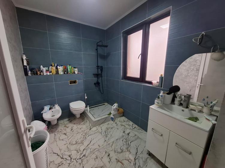Casă individuală cu 4 camere cu Teren 350 Mp în Vladimirescu