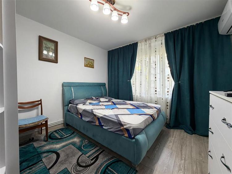 Apartament cu 2 camere semidecomandat în Podu Roș