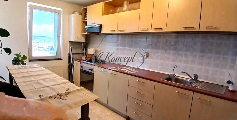 Apartament cu 3 camere semidecomandat în Andrei Mureșanu