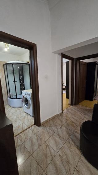Apartament cu 4 camere semidecomandat, mobilat în Bragadiru