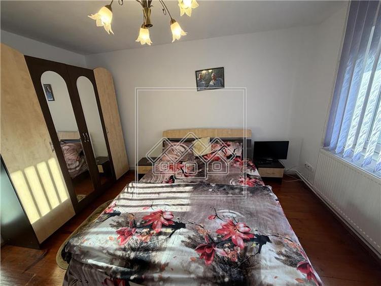 Duplex cu 5 camere cu Canalizare în Cârțișoara