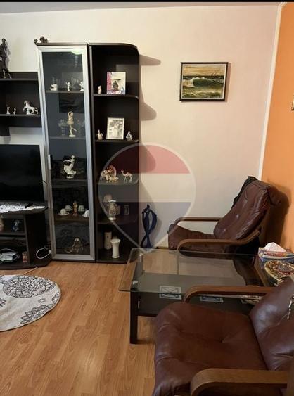 Apartament cu 2 camere decomandat în Arcul de Triumf