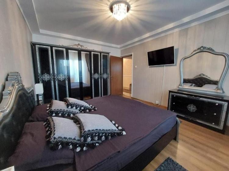 13 septembrie | 3 camere | 80mp | et 8 | bloc reabilitat | 165.700 - 5