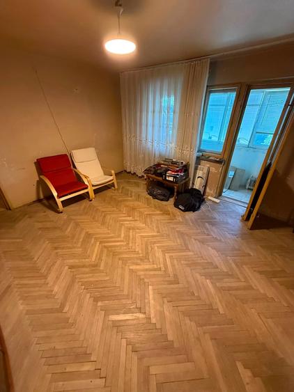 Apartament cu 3 camere semidecomandat în Gării