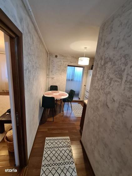 Apartament cu 3 camere decomandat în Boșteni