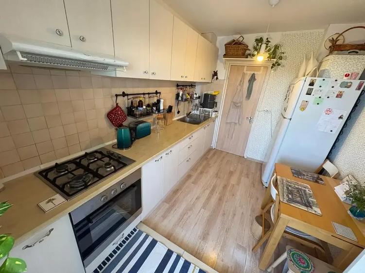 Apartament cu 3 camere decomandat, mobilat în Pantelimon