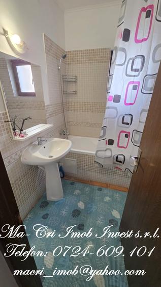 Apartament cu 3 camere semidecomandat în Central