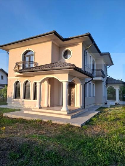 Casă individuală cu 5 camere cu Teren 1040 Mp în Periferie