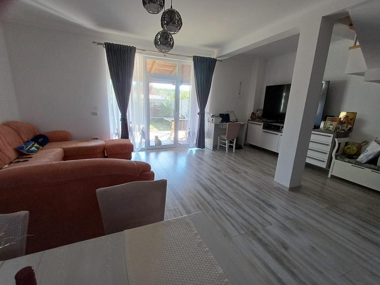 Duplex cu 4 camere cu Teren 345 Mp în Dumbrăvița