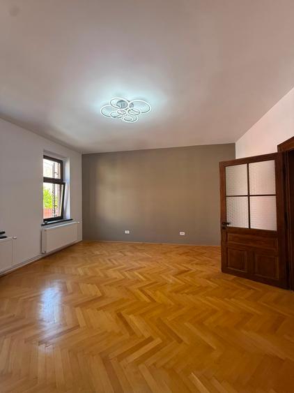 Casă cu 2 camere cu Teren 421 Mp în Centrul Civic
