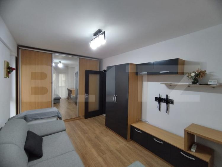 Apartament cu 3 camere decomandat, mobilat în Galata