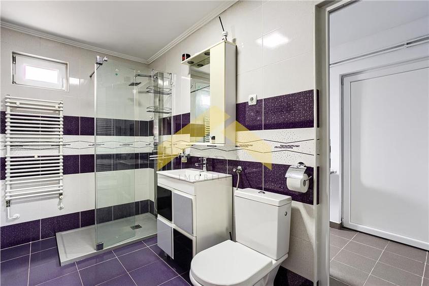 Casă individuală cu 10 camere cu Canalizare în Nord