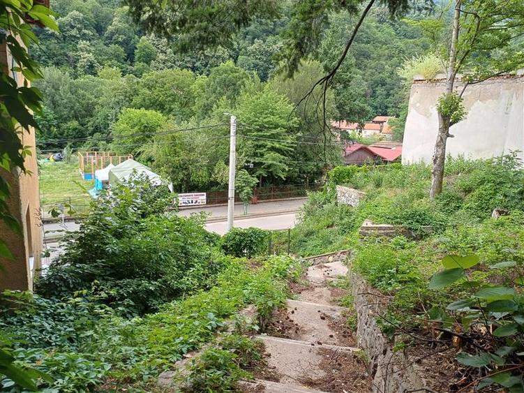 Casă individuală cu 4 camere cu Teren 3204 Mp în Central