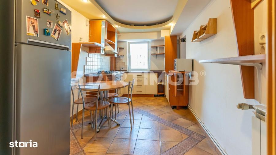 Apartament cu 4 camere decomandat în Bartolomeu