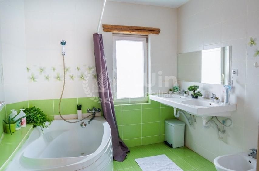 Casă individuală cu 6 camere cu Canalizare în Dâmbul Rotund