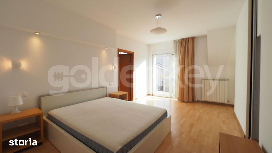 Casă cu 7 camere cu Teren 250 Mp în Central