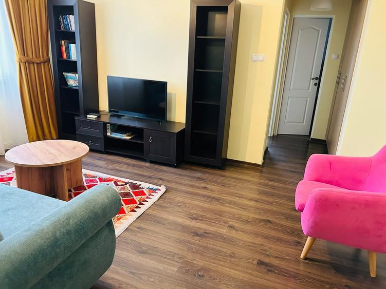 Apartament cu 3 camere semidecomandat în Central