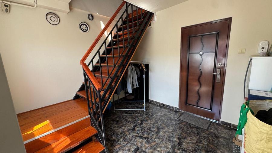Apartament cu 3 camere, mobilat în Lipovei