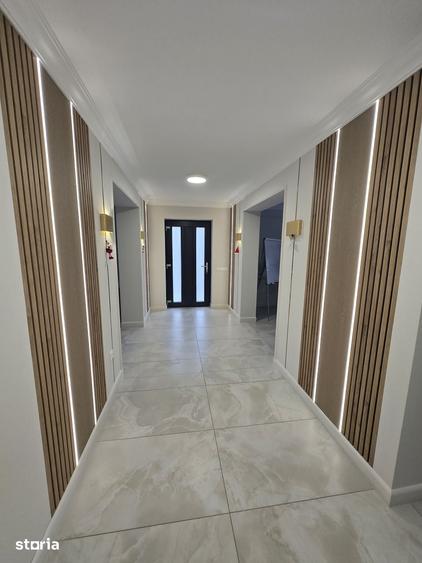 Casă cu 9 camere cu Teren 400 Mp în Semicentral