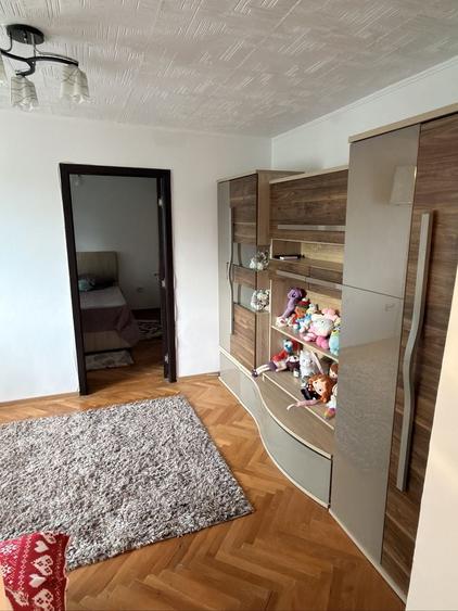 Apartament cu 2 camere semidecomandat în Hipodrom