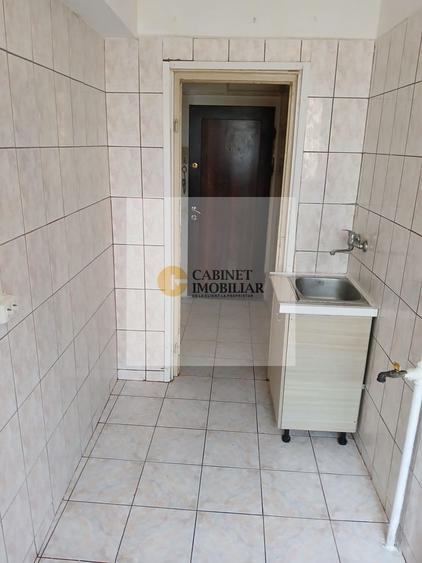 Apartament cu 3 camere semidecomandat în Kogălniceanu